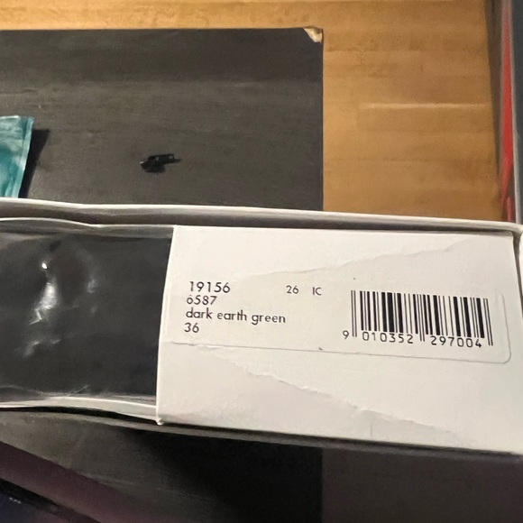 WOLFORD ESTELLA LEGGINGS - FAUX LEATHER
Dark Earth Green EU 36/ US 6 - Picture 3 of 6